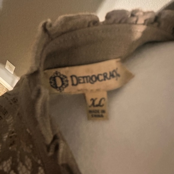 Democracy, size XL, excellent used condition, smoke/pet free home. - Picture 7 of 8